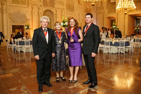 Ocenní Zlatou medailí Kennedyho centra (zleva Jií Blohlávek, Soa ervená,...