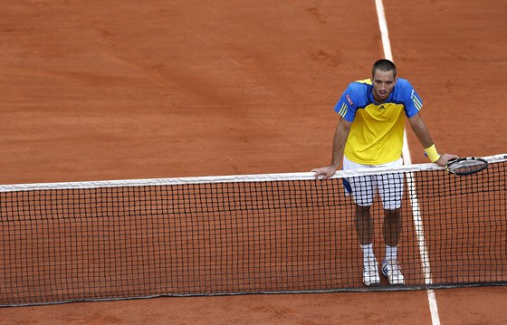 Srbský tenista Viktor Troicki smutní ve 4. kole Roland Garros.