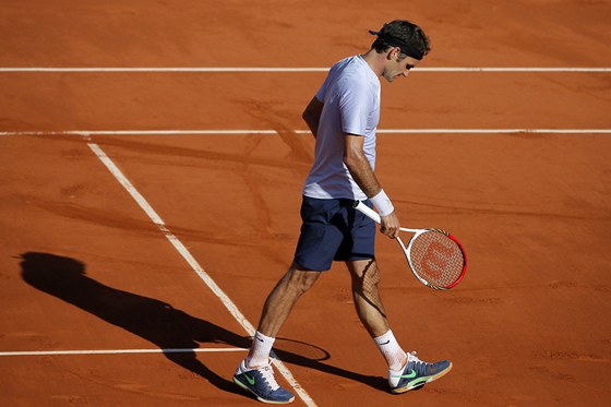 PROHRÁL. výcarský tenista Roger Federer prohrál ve tvrtfinále Roland Garros s