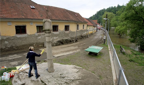 Lidé ví, e odstraování povodových kod pome eské ekonomice.