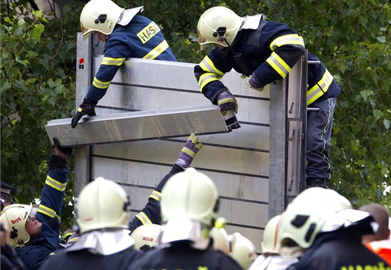 Dobrovolní hasii z Vysoiny pomáhali v Praze stavt protipovodové zábrany, podíleli se i na evakuaci nkolika obyvatel.