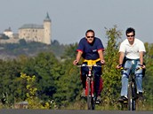 Mezi Pardubicemi a Hradcem Králové jsou zatím jen kusy budoucí stezky. Hojn� je