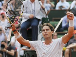 panlsk tenista Rafael Nadal slav postup do semifinle Roland Garros.