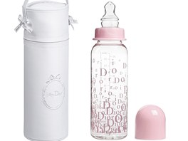 Movití rodie poizují dtem celou výbaviku od Diora, vetn kojenecké lahve a...