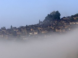 Vesnice Pa-a leí na jiní hranici provincie Kuej-ou. Ve 400 domech ije...