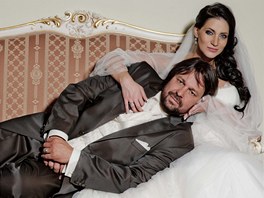 Jií Pomeje si o víkendu vzal svou thotnou pítelkyni Andreu astnou....