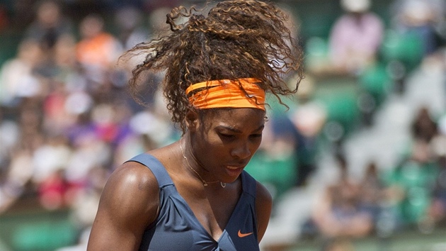 YES! Americk tenistka Serena Wiliamsov se raduje z poveden vmny v utkn 4. kola Roland Garros.