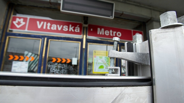 Protipovodov zbrana u stanice metra Vltavsk