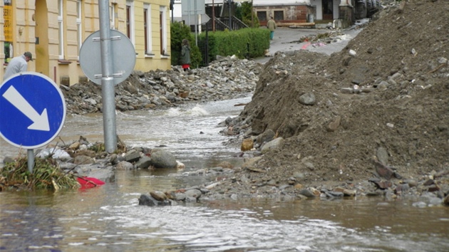 Voda se prohnala i Svobodou nad pou (erven 2013).