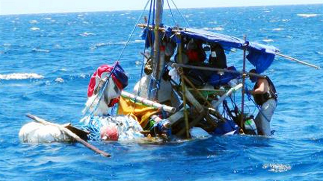 eský turista Martin Psota se pokusil peplout na voru z Tchaj-wanu do Japonska.
