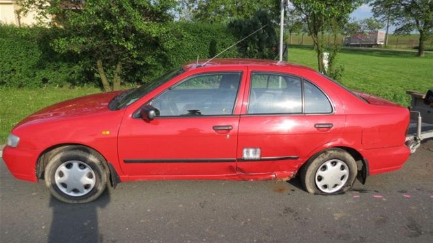 V obci Lupenice narazil motork do auta, kter mu nedalo pednost. Mu na mst zemel.