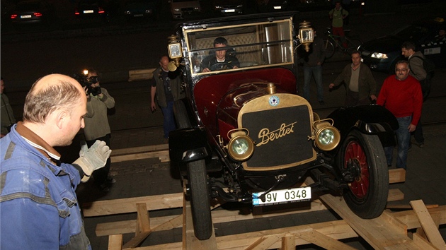 Do prostor olomouckho Vlastivdnho muzea v kostele svat Klry se sthovala trojice vetern. Jednm z nich byl dvoutunov Berliet typ L14, vyroben pro londnskou vstavu automobil v roce 1912. Ten je irok 1,9 metru, dvee kostela maj na ku 202 centimetr.