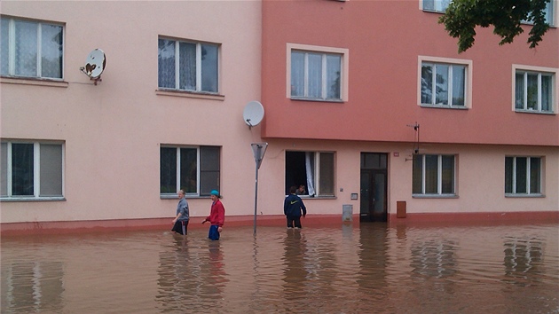 Cidlina zaplavila Nov Bydov (3.6.2013).