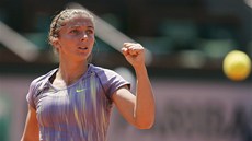 FORZA! Italská tenistka Sara Erraniová se raduje ve tvrtfinále Roland Garros.