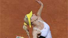 ZÁKLON. Ruská tenistka Maria Kirilenková se chystá podávat ve tvrtfinále