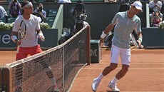 BITVA ZAÍNÁ. Tenisté Rafael Nadal a Novak Djokovi se chystají na semifinále