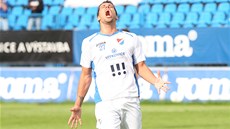 BAROŠ. Ostravský útočník Milan baroš po neproměněné šanci v utkání s Jabloncem. BAROŠ. Ostravský útočník Milan baroš po neproměněné šanci v utkání s Jabloncem.