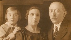 Magdalena Horetzká s rodii v roce 1932.