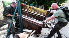 Varovali nás pozdě, říkají obyvatelé Lahoviček. Téměř vše, co bylo v přízemí Varovali nás pozdě, říkají obyvatelé Lahoviček. Téměř vše, co bylo v přízemí