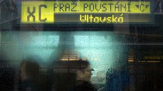 Náhradou za nejezdící vlaky metra byly v Praze nasazeny tramvaje XA, XB a Náhradou za nejezdící vlaky metra byly v Praze nasazeny tramvaje XA, XB a