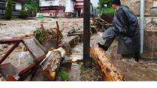 Rozvodnná Úpa ve Svobod nad Úpou v Královéhradeckém kraji (2. ervna 2013).