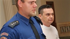 Justiční stráž přivádí Petra Golu z Pržna na Frýdecko-Místecku, který je Justiční stráž přivádí Petra Golu z Pržna na Frýdecko-Místecku, který je