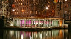 Jazz Dock v době, kdy je Vltava klidná a její hladina na standardní úrovni. Jazz Dock v době, kdy je Vltava klidná a její hladina na standardní úrovni.
