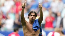 PODĚKOVÁNÍ FANOUŠKŮM. Milan Baroš děkuje českým příznivcům. PODĚKOVÁNÍ FANOUŠKŮM. Milan Baroš děkuje českým příznivcům.