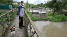 Rozvodněná Klabava protekla nedovřenými protipovodňovými vraty a zatopila Rozvodněná Klabava protekla nedovřenými protipovodňovými vraty a zatopila