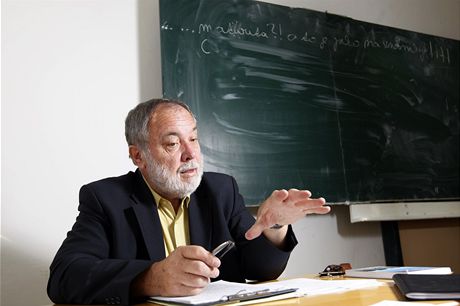Bývalý editel gymnázia Josef Kubát chce zmnit výuku matematiky.