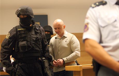 Miroslav Maslák u zlínského soudu, který jej potrestal za vydírání místních podnikatel.