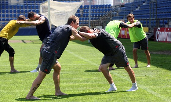 Fotbalisté Slovácka na úvodním tréninku ped startem soutního roníku