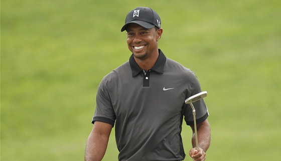 Usmvavý Tiger Woods pi tréninku na US Open