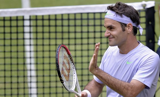 Spokojený Roger Federer na turnaji v Halle