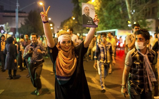 Íránci oslavují zvolení reformního prezidenta Hasana Rúháního