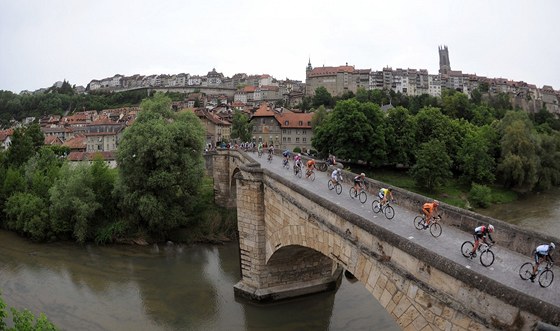 Momentka z cyklistického závodu Kolem výcarska