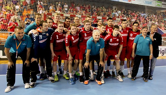 PO ÚSP̊NÉ KVALIFIKACI. Tým eských házenká, který postoupil na Euro 2014.