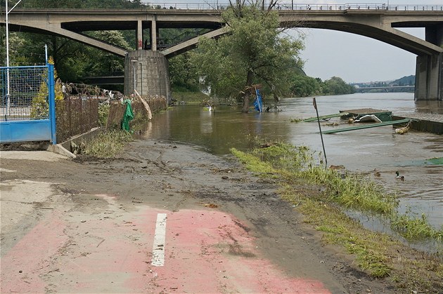 Po povodni to na cyklostezkách nevypadalo vbec rov. Cyklostezka, která vede