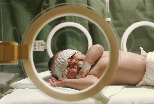 Novorozenec v nemocnici v Rychnov nad Knnou.