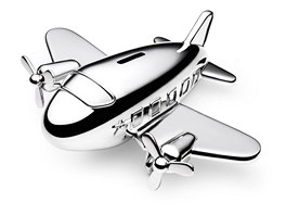 Stíbrná kasika ve tvaru letadla od firmy Tiffany má vtí hodnotu, ne kolik...