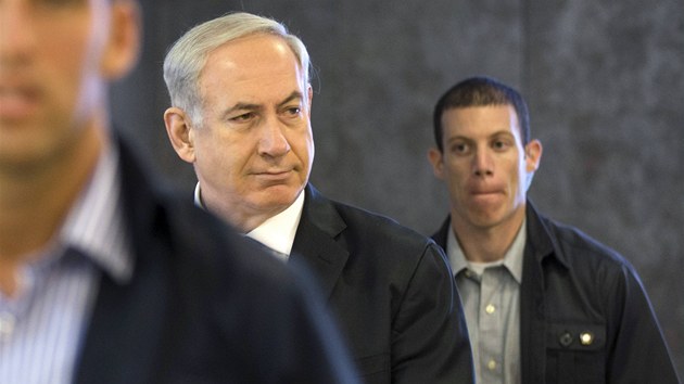Izraelsk premir Benjamin Netanjahu v nedli naden rnskch voleb mrnl tm, e rnsk prezident nem monost mluvit do jadernho programu. (16. ervna 2013)