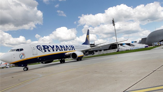 Ryanair v Brn odbavil miliontého zákazníka. Stala se jím Vra Ryánková, která...