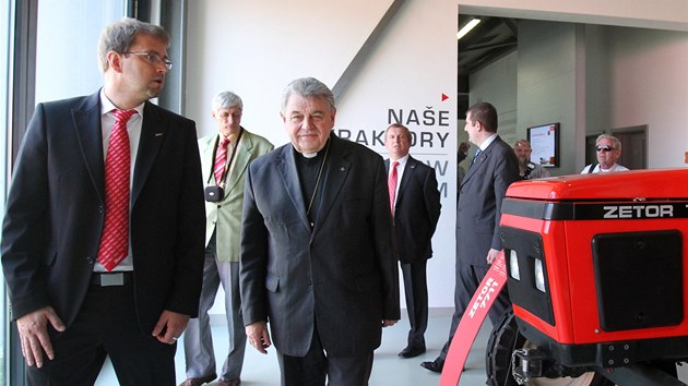 Slavn vrobce traktor si otevel muzeum. V Zetor Gallery jsou k vidn dokumenty a fotografie z historie firmy a traktory, vetn tch nejstarch kousk. Ped otevenm muzeu poehnal kardinl Dominik Duka.