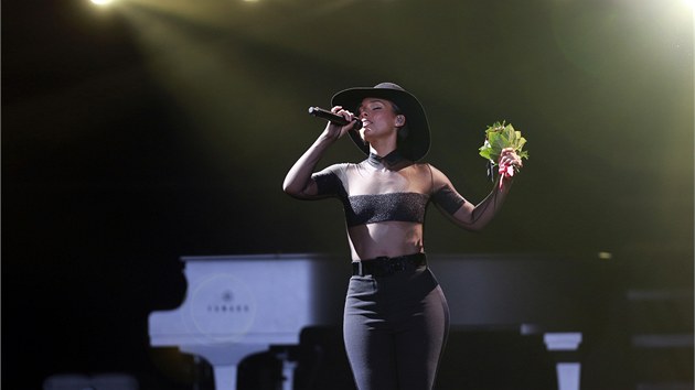 R'n'B zpvaka Alicia Keys si na praskm koncert v O2 Arn doslova podmanila publikum (12. ervna 2013)