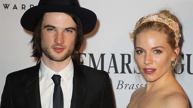 Tom Sturridge a Sienna Millerov (9. ervna 2013)