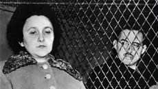 Ethel a Julius Rosenbergovi na snímku pořízeném krátce před jejich popravou Ethel a Julius Rosenbergovi na snímku pořízeném krátce před jejich popravou