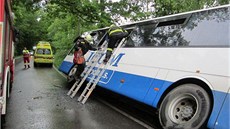 Nehoda autobusu u Třebíče - Račerovic. Nehoda autobusu u Třebíče - Račerovic.