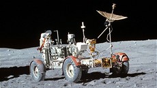 Měsíční rover, plným název Lunar Roving Vehicle (LRV) Měsíční rover, plným název Lunar Roving Vehicle (LRV)