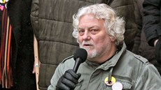 Herec Jan Kašpar při koncertu na podporu prezidentského kandidáta Karla Herec Jan Kašpar při koncertu na podporu prezidentského kandidáta Karla