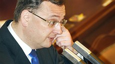 Premiér Petr Nečas vysvětloval poslancům záležitost kolem Vojenského Premiér Petr Nečas vysvětloval poslancům záležitost kolem Vojenského
